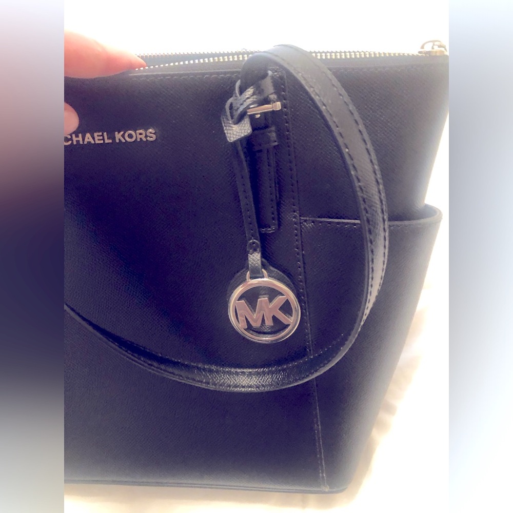 Charlotte Large Saffiano Leather Top-Zip Tote Bag